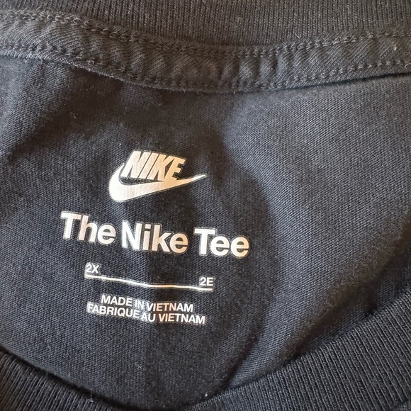 Nike Black Short Sleeve Tee - Picture 2 of 2